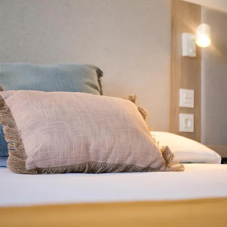 Vibe Stay Sevilla Residencia de Estudiantes - Adults Only-3